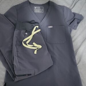 FIGS Scrub Set with Lime Accents